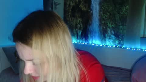 Snapshot of nicolelinharts chatting on February 8, 6:33 pm   Birthday  online show from February 8, 6:33 pm