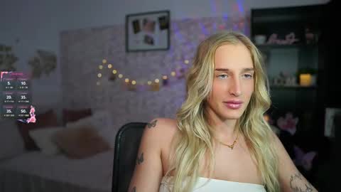 nicolette__shea_ online show from March 9, 1:59 pm