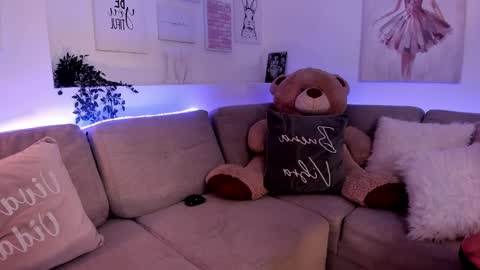 Nicolle online show from February 10, 10:51 pm