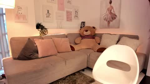 Nicolle online show from March 6, 8:16 pm