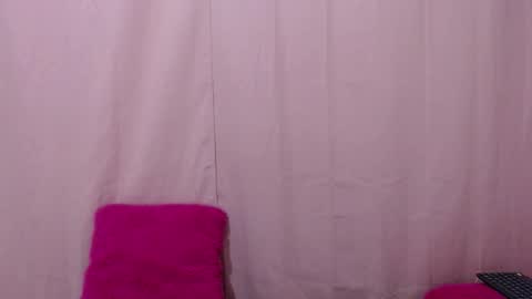 nicolle gomes online show from November 5, 11:54 pm