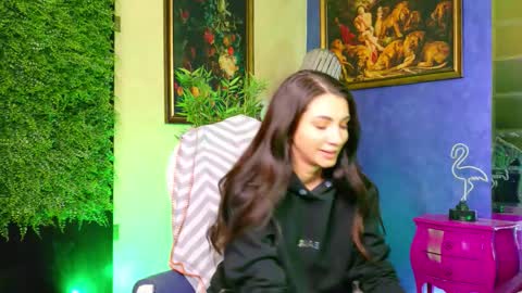 Nicolle online show from October 5, 3:17 pm