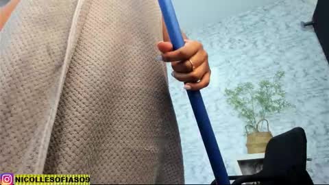 nicollesofia3 online show from November 12, 1:36 am