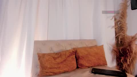 nicolletease online show from November 24, 2:08 pm