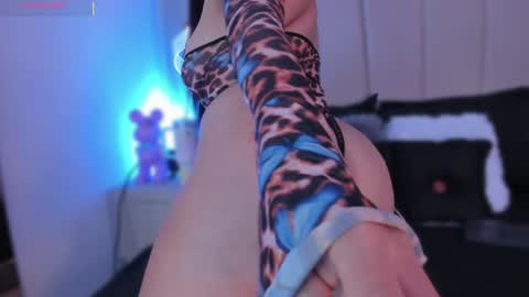 Nikki  online show from February 6, 5:25 am