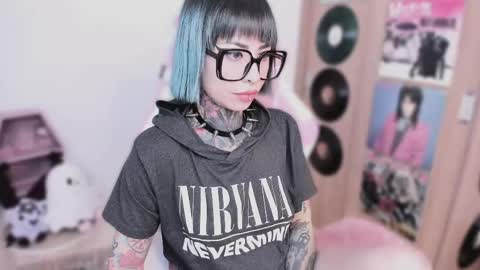 Nikki Ramone   online show from April 15, 3:12 pm