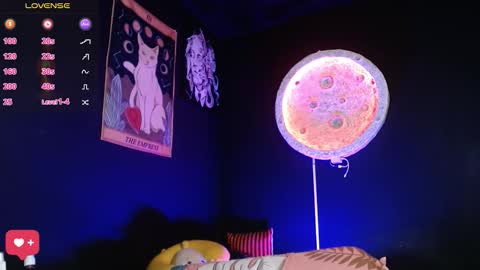 Nikky online show from November 18, 1:01 pm