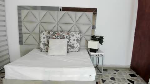  Nina  online show from September 8, 11:15 pm