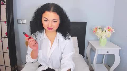 NinaAmazing online show from November 17, 6:25 am