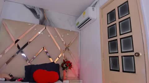 ninahtx online show from November 8, 9:31 pm