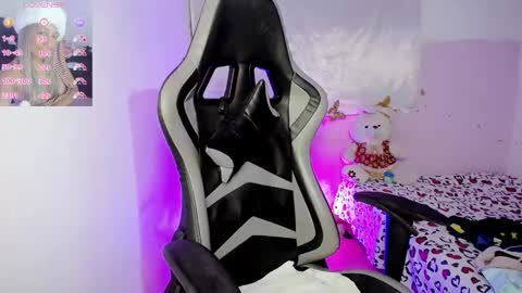 ninatinydoll1 online show from February 28, 9:47 am