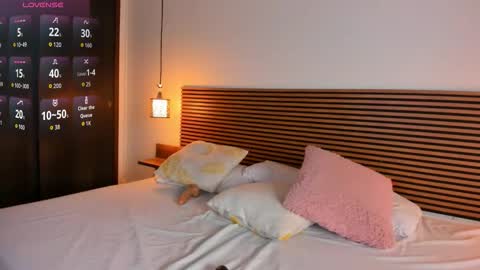 Nitha Gonzalez online show from September 11, 9:04 pm