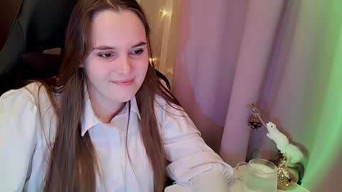 noir_ember_ online show from January 10, 2:33 pm