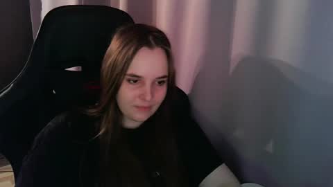 noir_ember_ online show from September 22, 11:08 am