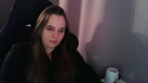 noir_ember_ online show from October 18, 12:52 pm