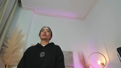 Nora Da Silva online show from October 4, 12:22 pm