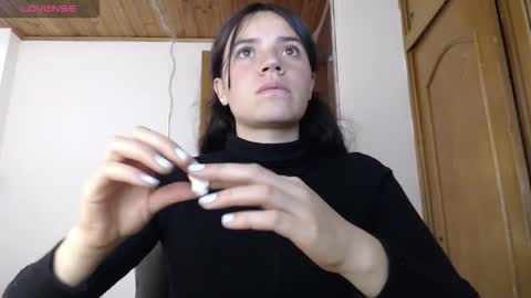 noreen_ online show from November 10, 9:32 pm