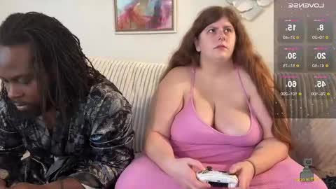 Snapshot of noturbabymoms chatting on December 21, 1:32 pm NotUrBabyMoms online show from December 21, 1:32 pm