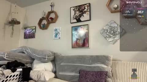 Snapshot of noturbabymoms chatting on December 16, 2:05 pm NotUrBabyMoms online show from December 16, 2:05 pm