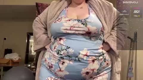 Snapshot of noturbabymoms chatting on March 7, 11:18 am NotUrBabyMoms online show from March 7, 11:18 am