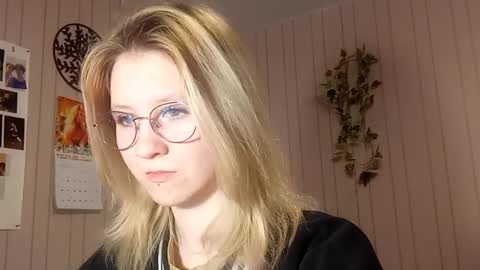 Sari  It is my first day  online show from February 24, 3:10 pm