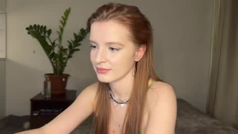 Snapshot of nura_foxx chatting on February 22, 12:27 am nura_foxx online show from February 22, 12:27 am