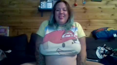 Snapshot of nutmegmatee chatting on October 30, 2:25 am nutmegmatee online show from October 30, 2:25 am