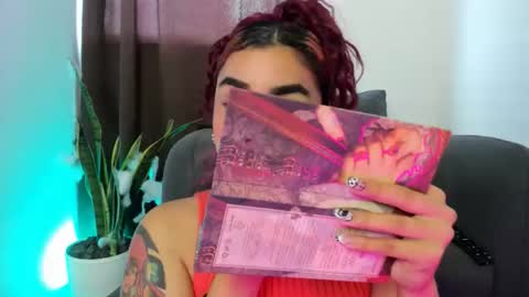 Nia online show from October 27, 8:36 pm