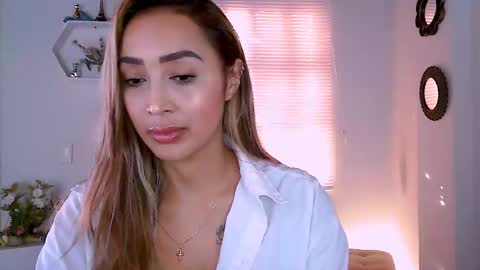 Nycole online show from February 7, 12:50 pm