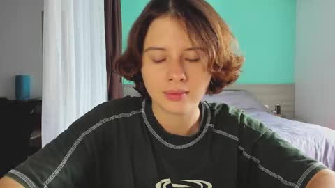 Evie online show from December 6, 5:20 am