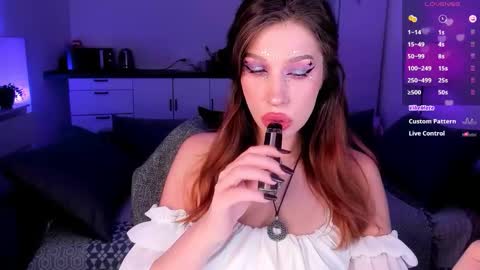 Snapshot of ohmymiami_ chatting on October 23, 8:37 pm Light online show from October 23, 8:37 pm