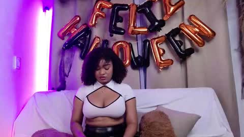 Snapshot of ohrianagibson chatting on October 31, 1:40 am  g  online show from October 31, 1:40 am