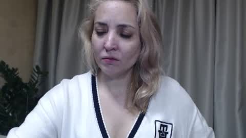 Mari online show from November 27, 3:59 pm