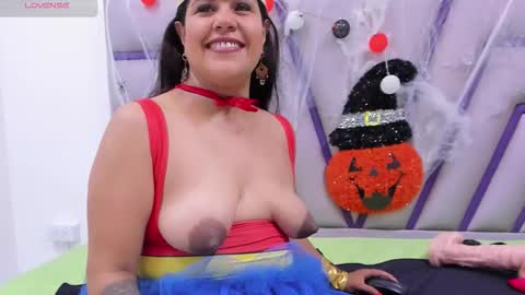 Olaia  online show from October 31, 12:42 pm