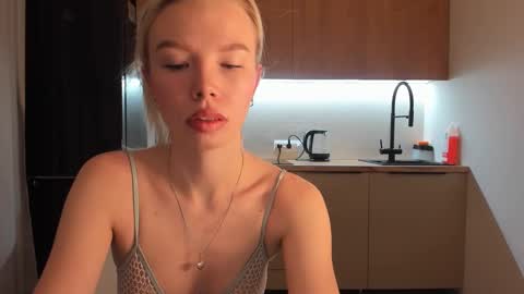 Olivia 3 online show from January 5, 9:47 pm