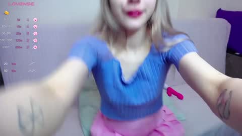 olivia_graceee online show from December 13, 7:37 am