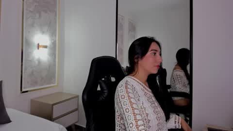 olivia_willoow online show from November 19, 2:55 am