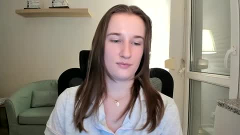 Oliwiaa2004 online show from December 11, 6:20 pm