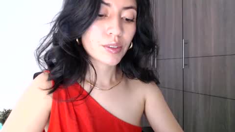 oliviaaa__ online show from December 14, 5:47 pm