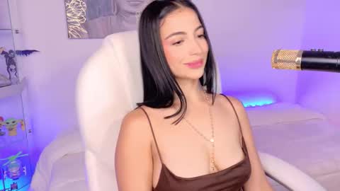 Olivia Mcneill  online show from November 29, 9:08 pm