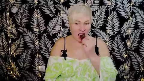 Kelly online show from December 21, 12:38 pm