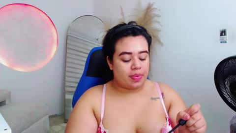 oliviia_cute online show from October 25, 5:37 am