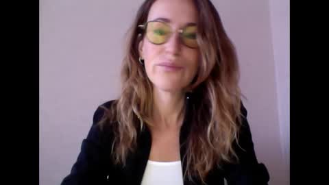 olyra11 online show from February 25, 7:51 am