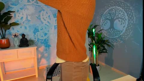 Snapshot of orianna_blade chatting on December 13, 9:04 am Orianna -  Hi Im into geek culture cosplay crafting LARP games. Shall we play DnD online show from December 13, 9:04 am