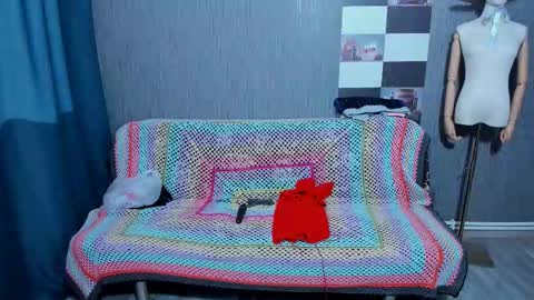 Ella online show from November 10, 9:59 am