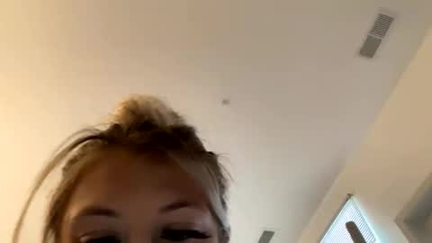 parisbaby2000 online show from January 13, 7:42 pm