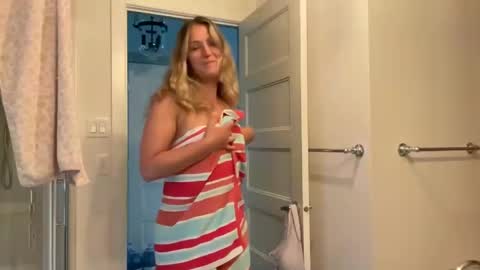 Snapshot of paulilafay chatting on September 9, 1:33 pm Paulila  Fay online show from September 9, 1:33 pm