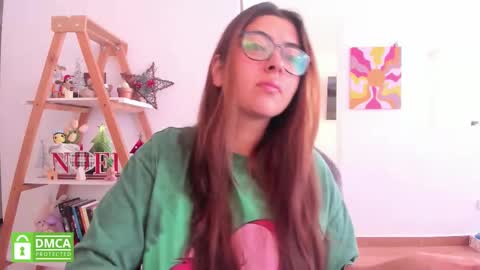 Sarah Ana Banana online show from December 3, 7:27 pm