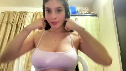 Snapshot of perfect_diamond_19 chatting on February 14, 5:30 am Ana Sofa online show from February 14, 5:30 am