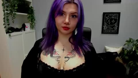 Gabbie online show from March 10, 2:48 pm